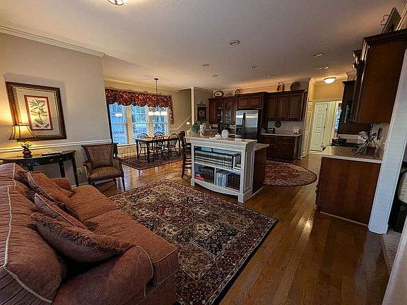 5th image of 1897 Laurel Oak Dr