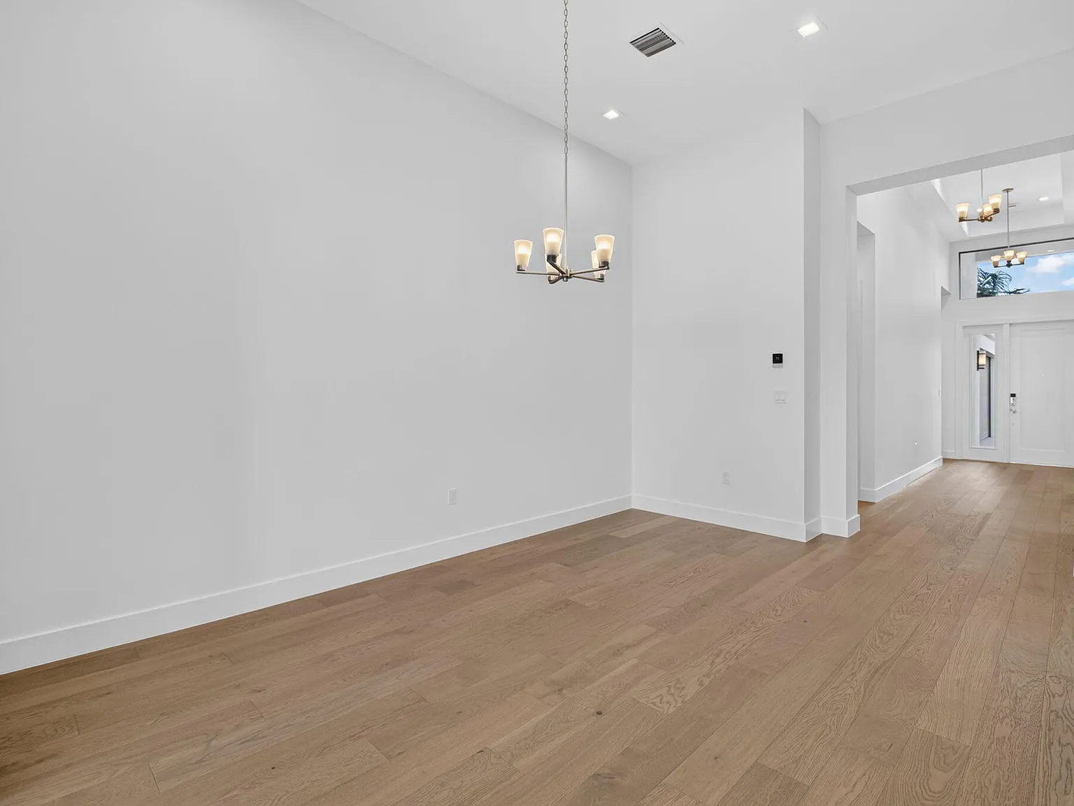 3 bed, 3.5 bath, 2573 sqft, $13,000 — Photo 4