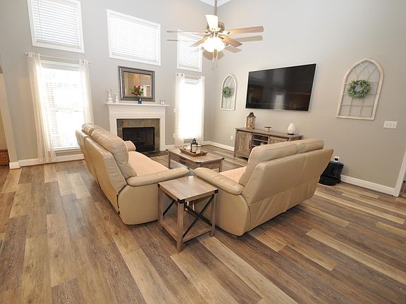 3rd image of 220 Camden Cove Pkwy