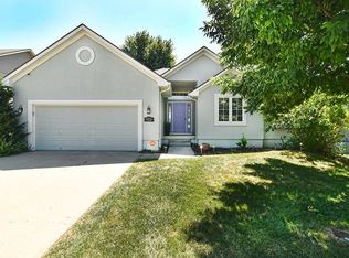612 NE Shenandoah Dr, Blue Springs, MO 64014