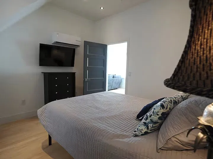 1 bed, 4700 sqft, $1,950 — Photo 2
