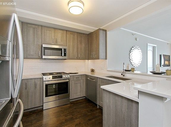 4th image of 420 E Waterside Dr Unit 1612