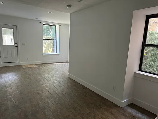 Rented by Delmark Realty LLC | media 37