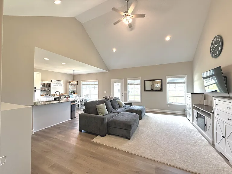1107 Andover Dr — Photo 15