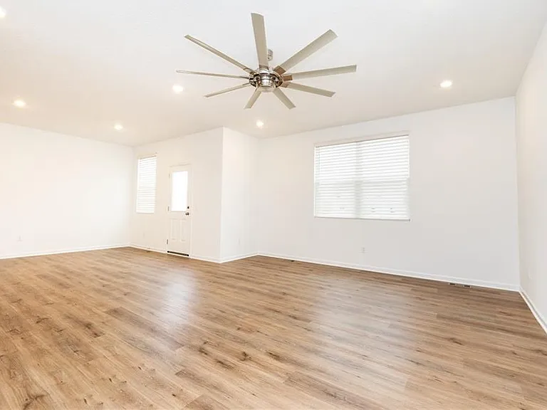 98 Brewster Dr — Photo 8