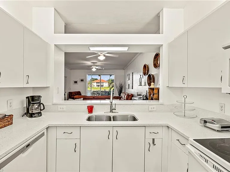 280 Robin Hood Cir #101 — Photo 5