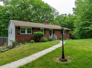 32 Halter Ln, Pleasant Valley, NY 12569