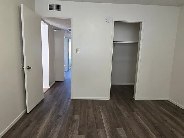 5909 Ming Ave #7-12 — Photo 8