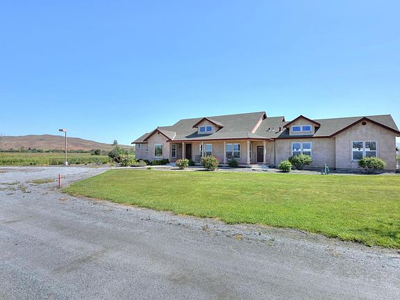 3rd image of 6955 Lovers Ln