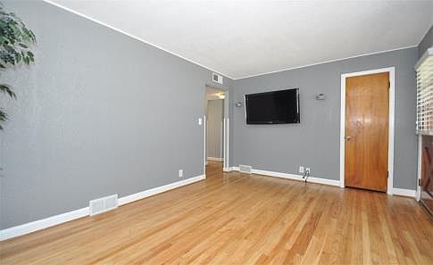 4th image of 7705 Livingston Ave
