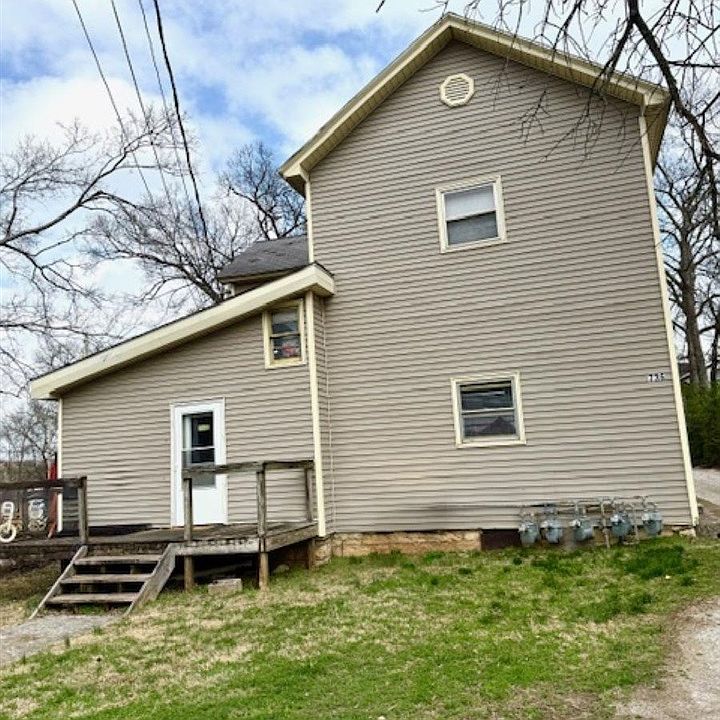 1st image of 736 E 12th Ave