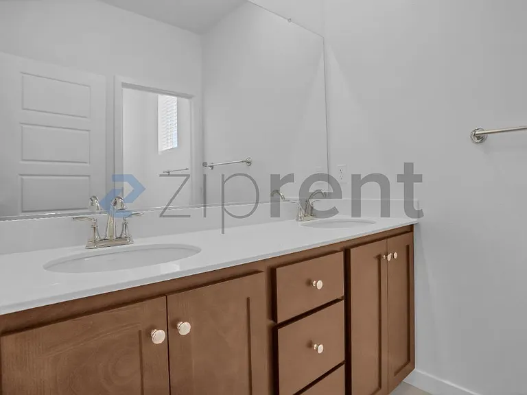 121 Dogwood Ct — Photo 35