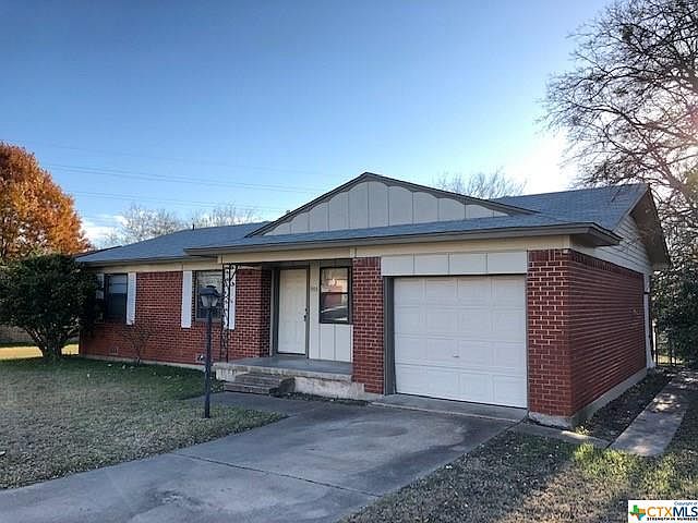1st image of 906 Little St