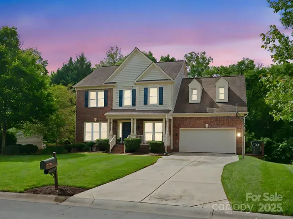 2821 Providence Spring Ln, Charlotte, NC 28270