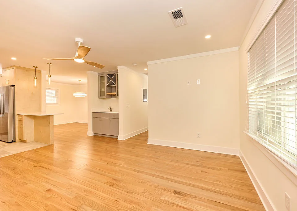 2467 Peachtree Rd NE #11
