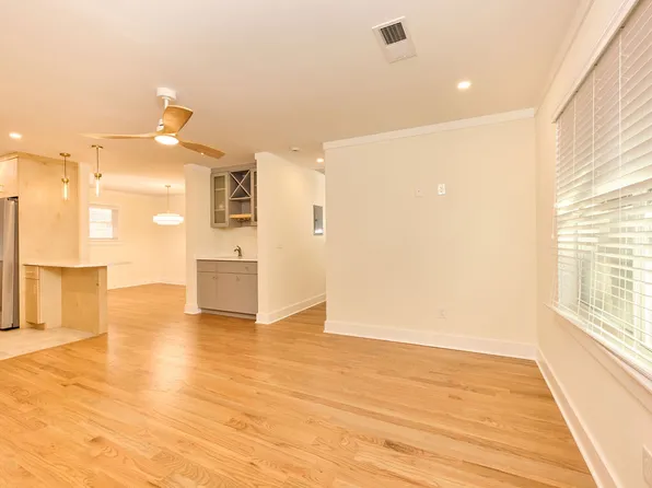 2467 Peachtree Rd NE, Atlanta, GA