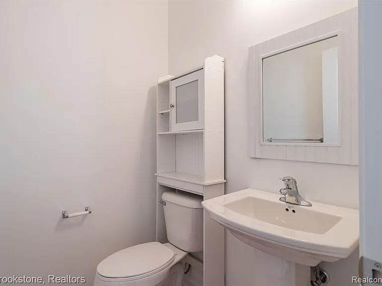 512 Midland Blvd — Photo 17
