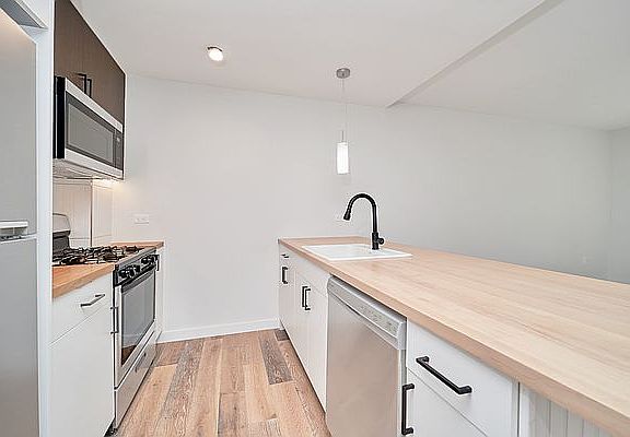 5th image of 943 Bergen St #308