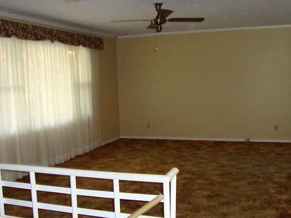 2nd image of 133 Oakleaf Dr
