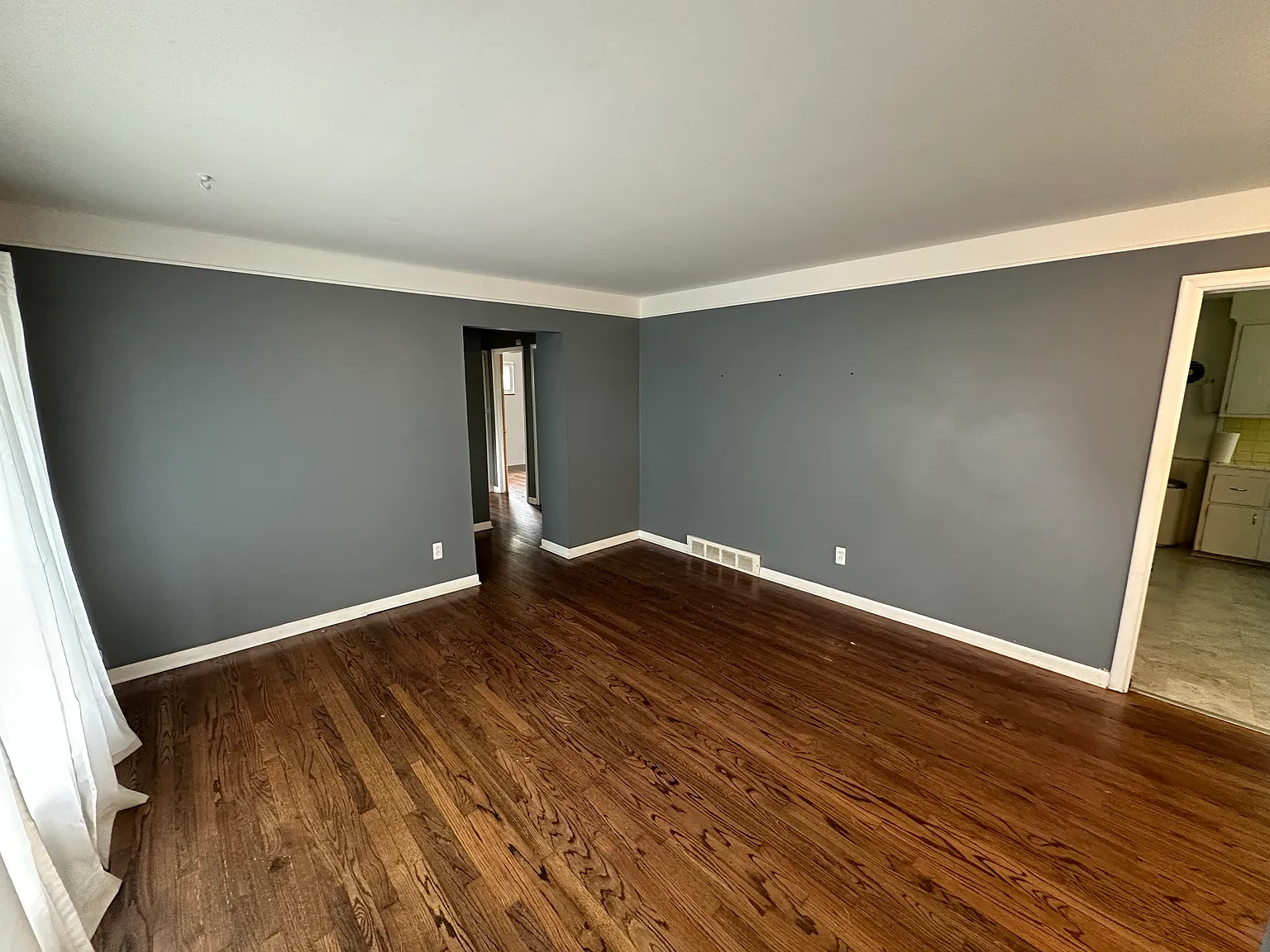 3 bed, 1.5 bath, 1074 sqft, $1,850 — Photo 3