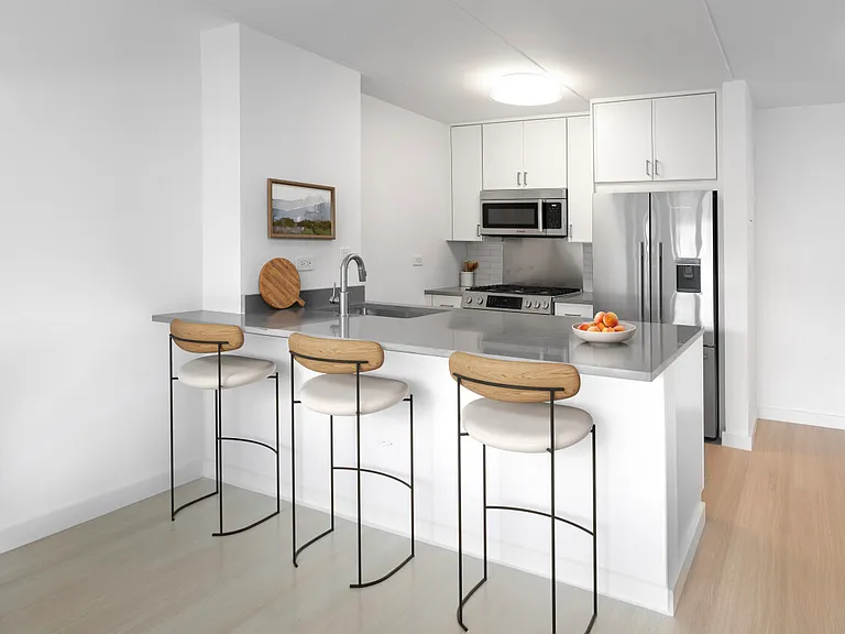 301 Elizabeth St #912 — Photo 3