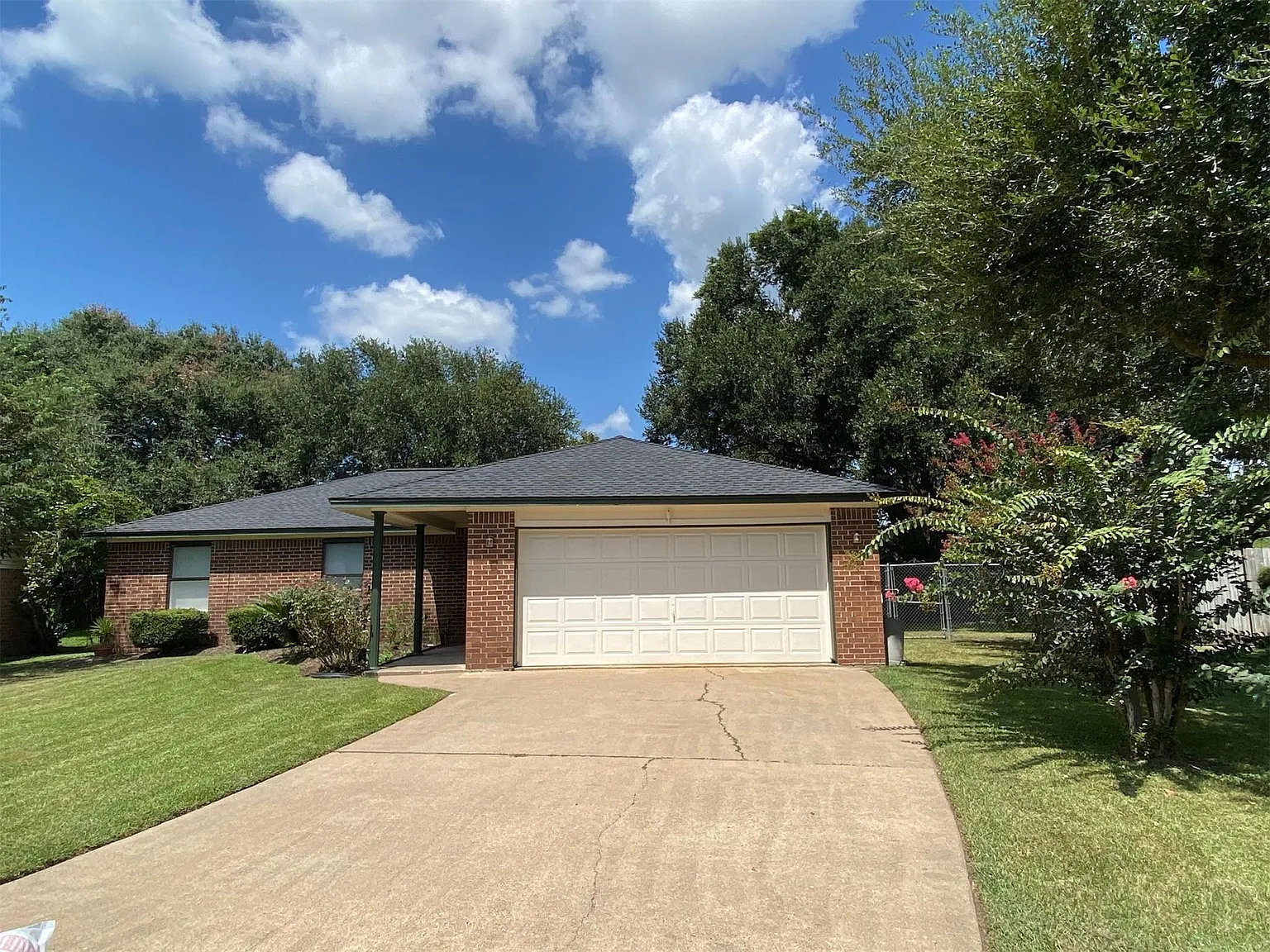 3 bed, 2.0 bath, 1507 sqft, $1,900 — Photo 2