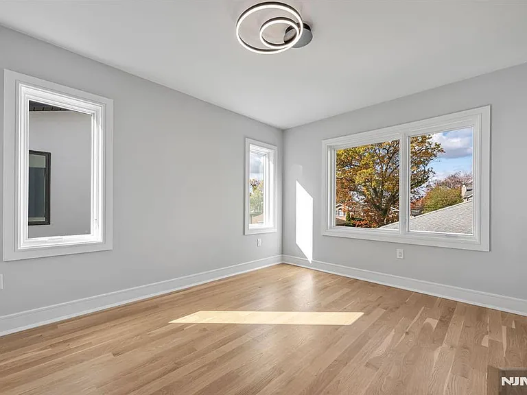2449 Camner St — Photo 35