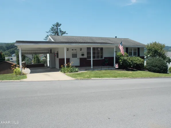 208 22nd Ave, Altoona, PA 16601