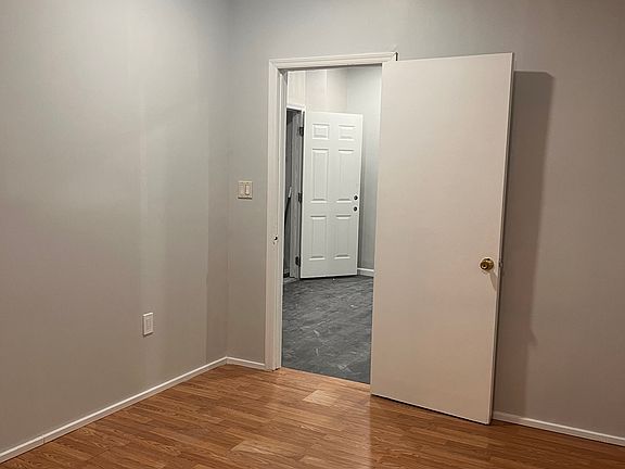 5th image of 23 Weldon St Floor 2