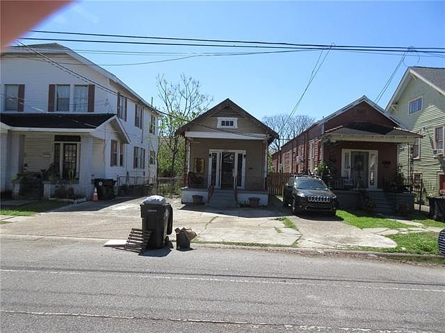 1st image of 3814 Banks St