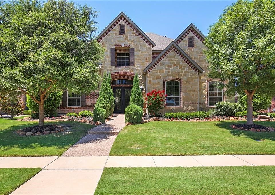 Stunning curb appeal and beautifully landscaped in prestigious Turnberry At Trophy Club!