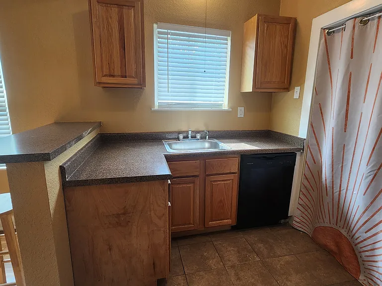 803 W Hollywood Ave — Photo 6