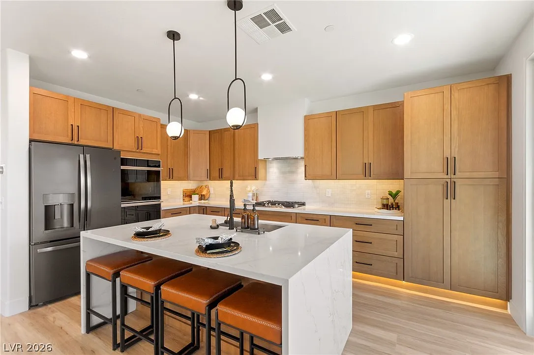 3 bed, 2.5 bath, 2565 sqft, $3,550 — Photo 3