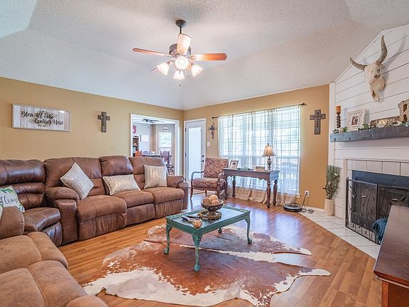 3rd image of 3345 Maplewood Dr