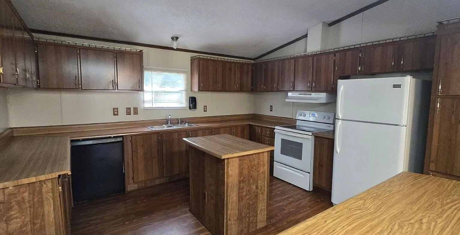 400 Reneau Street is a 4 Bedroom 3 Bathroom located in the White Plains Area — Photo 4