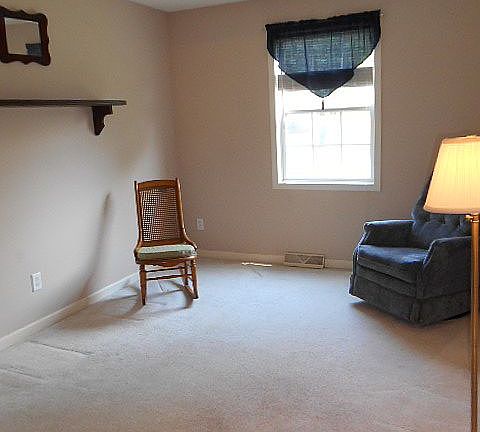 5th image of 28 Brookfield Ln Unit 1