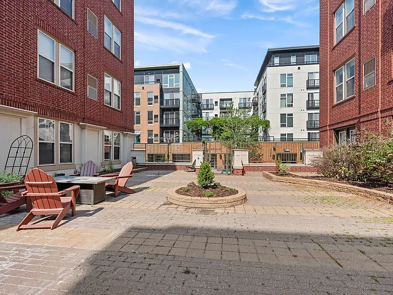 Uptown Lake Apartments — Photo 32