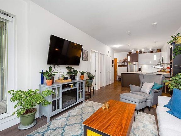 4th image of 28 Royal Ave #208