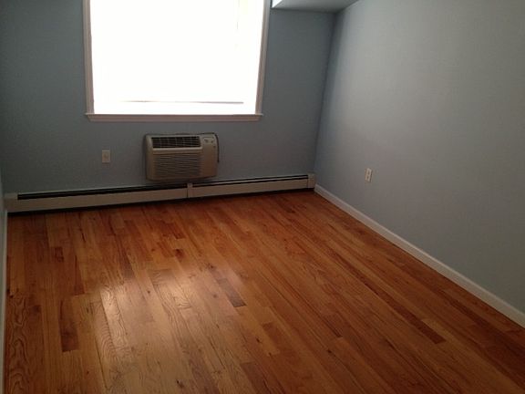 3rd image of 9430 Magnolia Ct