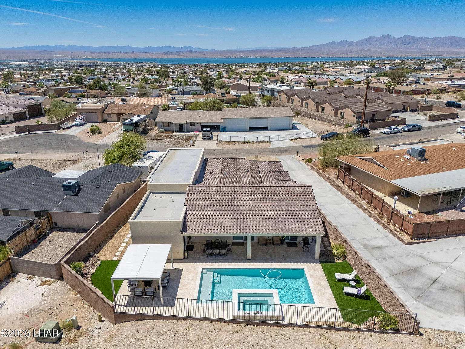 4 bed, 4.5 bath, 2142 sqft, $4,500 — Photo 3