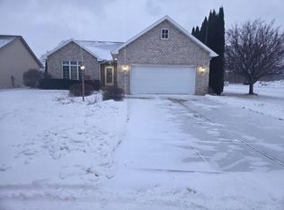 215 Theunis Dr, Wrightstown, WI 54180