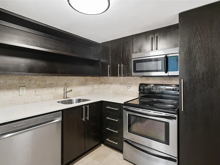 800 West Ave #336 — Photo 3