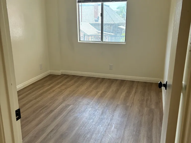 511 S Tremont St — Photo 4