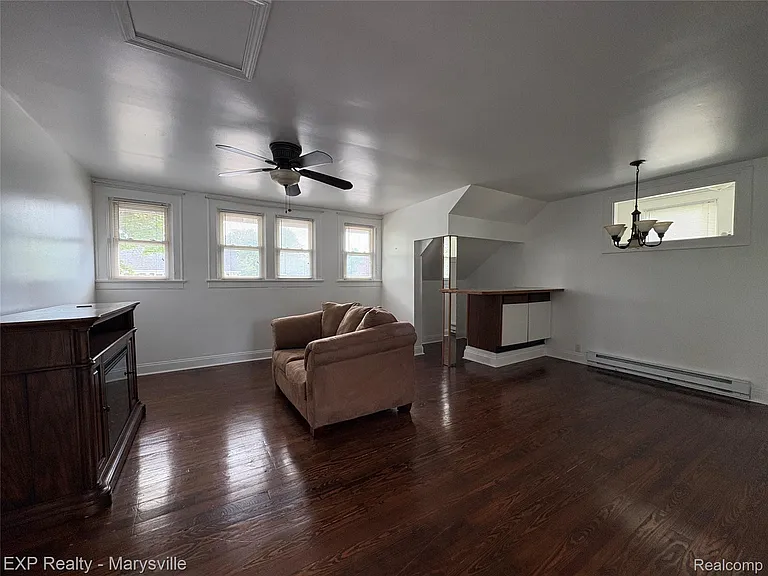 504 Clinton Ave — Photo 15