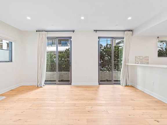 5th image of 10674 Ashton Ave #203