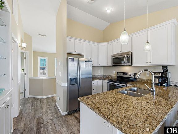 4th image of 100 Lexington Ln #106-D