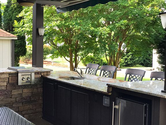 Outdoor Kitchen