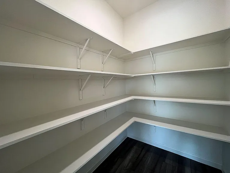 786 Yorkshire Dr — Photo 12