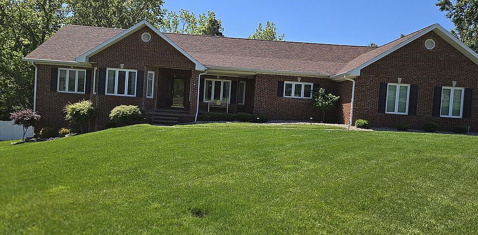 1st image of 125 Doris Ct