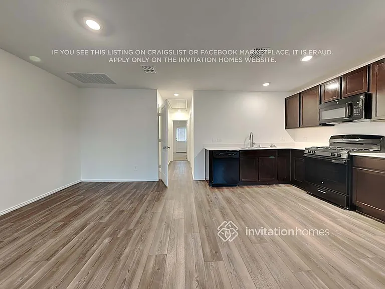 3052 Wallace Wells Ct — Photo 4